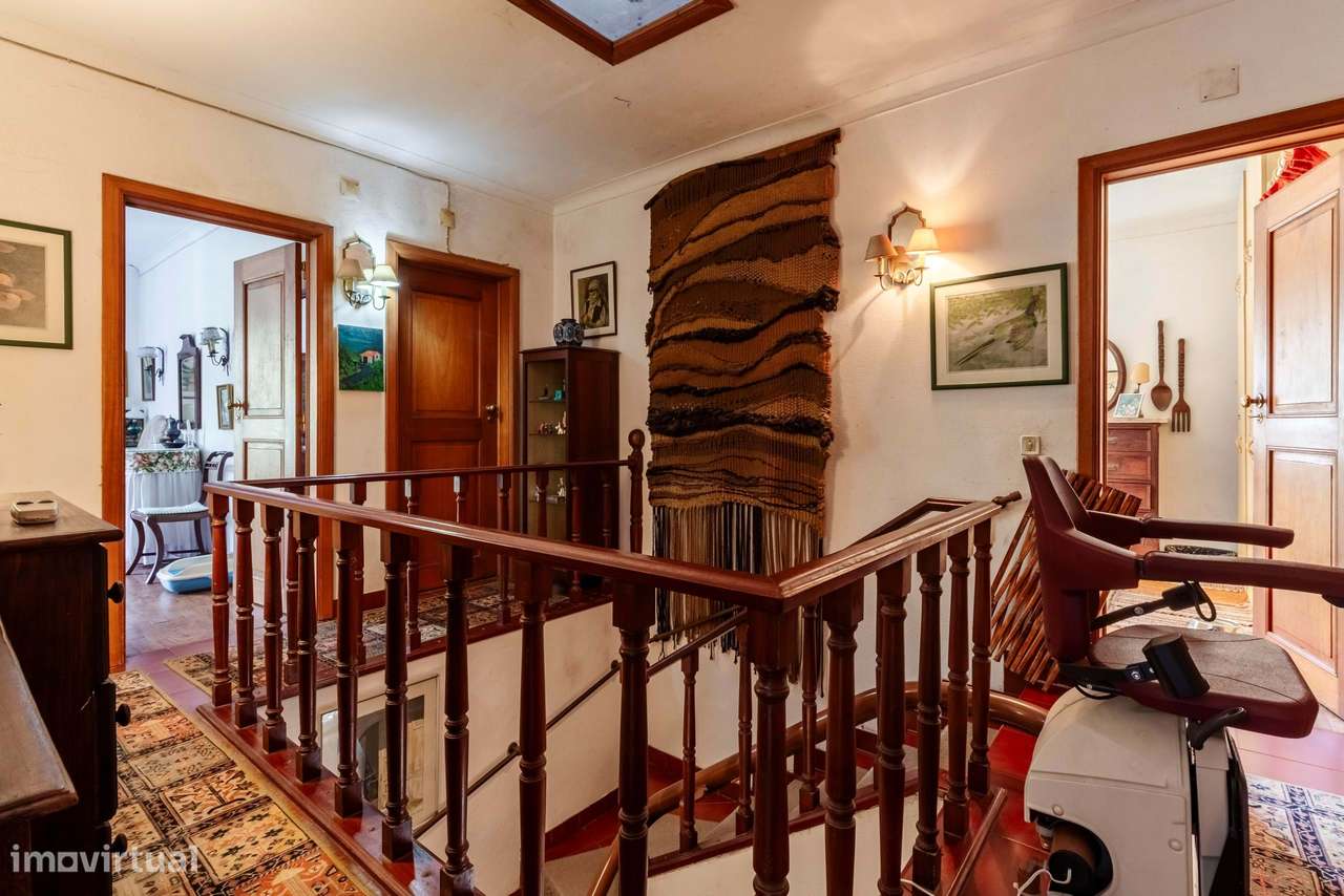 Moradia T6 c/ Terreno de 1600m2 c/ Piscina, Garagem e Anexos em Colare-56