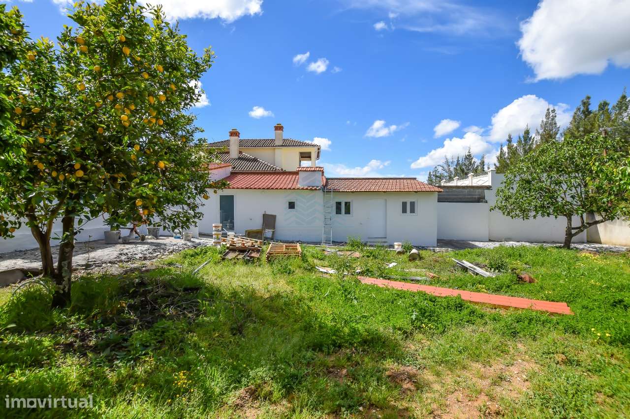 Moradia T3 remodelada com Anexos, Garagem e Poço.-32