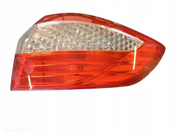 LAMPA TYLNA PRAWA FORD MONDEO MK4 KOMBI - 2