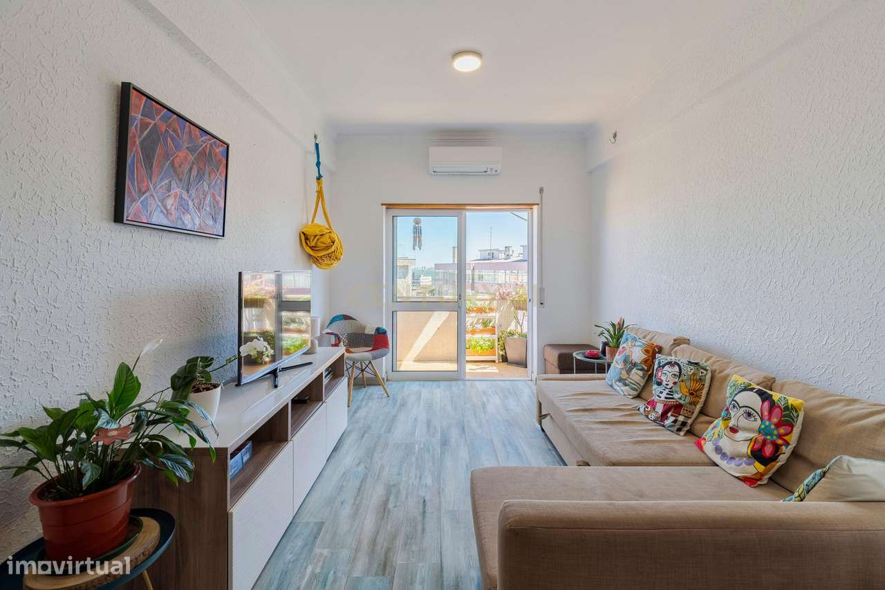 Apartamento T-4 Renovado em Almada com Vista para o Rio - Grande imagem: 4/31