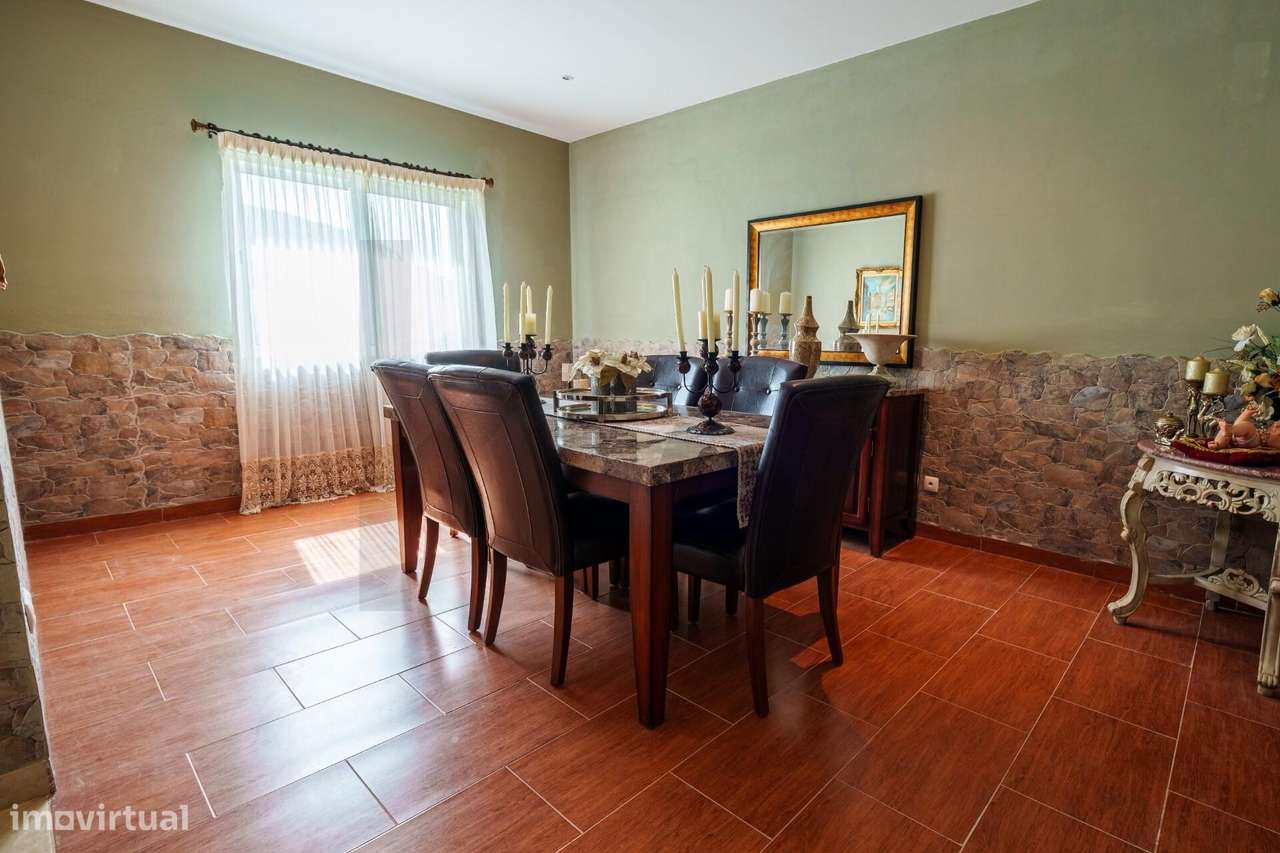 Moradia T2 nos Mosteiros – Conforto, tranquilidade e proximidade do ma-8
