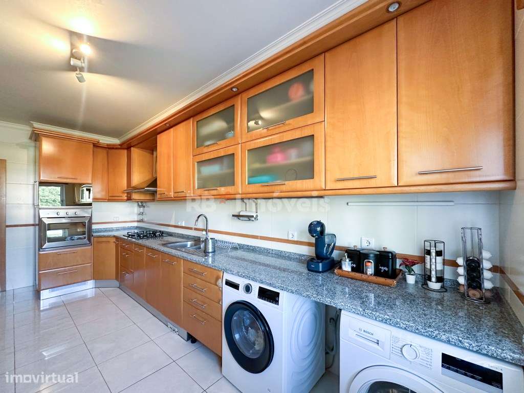 Apartamento T3 c/ Garagem, Sótão e 2 Varandas - Santarém-27