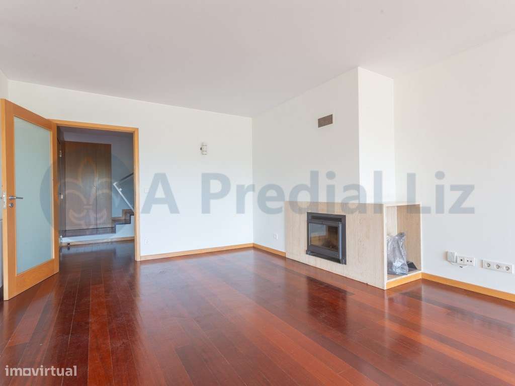 Apartamento T3+1 Duplex - À Av. da Boavista-1