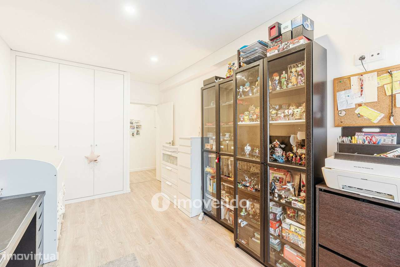 Apartamento T2, com áreas amplas e varanda, na Póvoa de Santa Iria-27