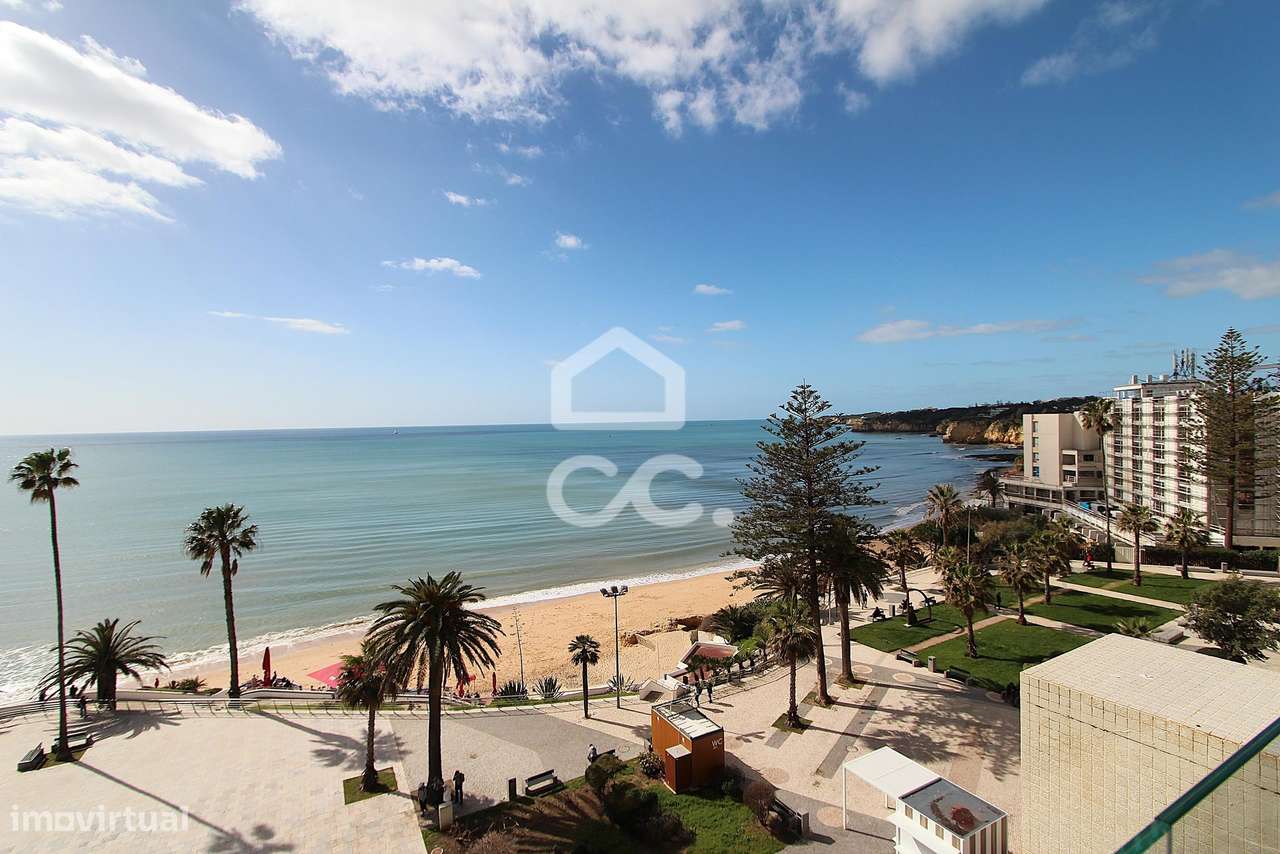 Apartamento T3 Renovado com Vista Mar e Terraço em Armação de Pêra-36