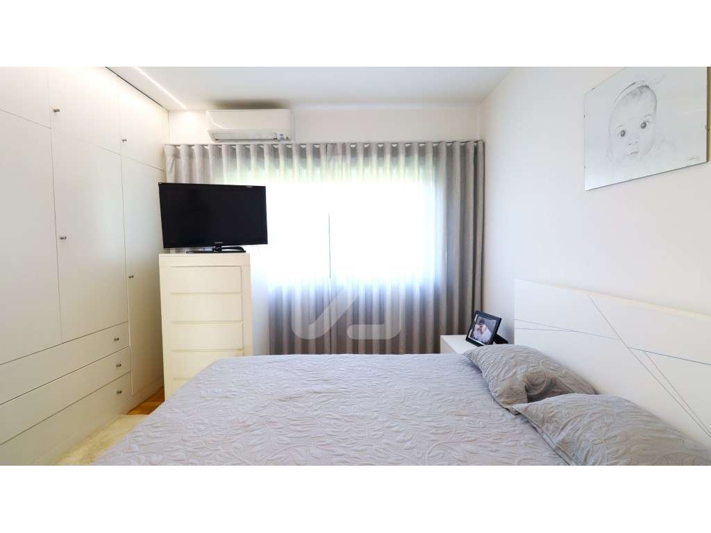 Moradia individual T4+1 com piscina, em Esmeriz-27