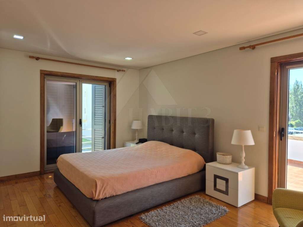 Moradia T4 com Suite, Jardim e Garagem - Centro de Ponte de Lima-11