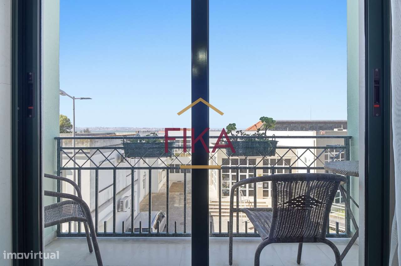 T3 Duplex com Vista Rio e Garagem Box no Centro Histórico do Seixal-9