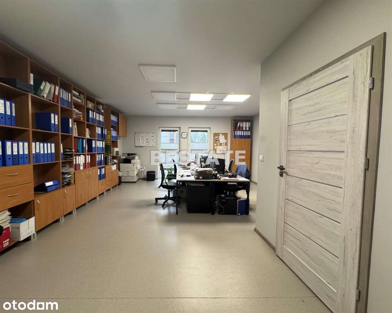 Lokal w Centrum miasta idealny pod usługi, garaż-9