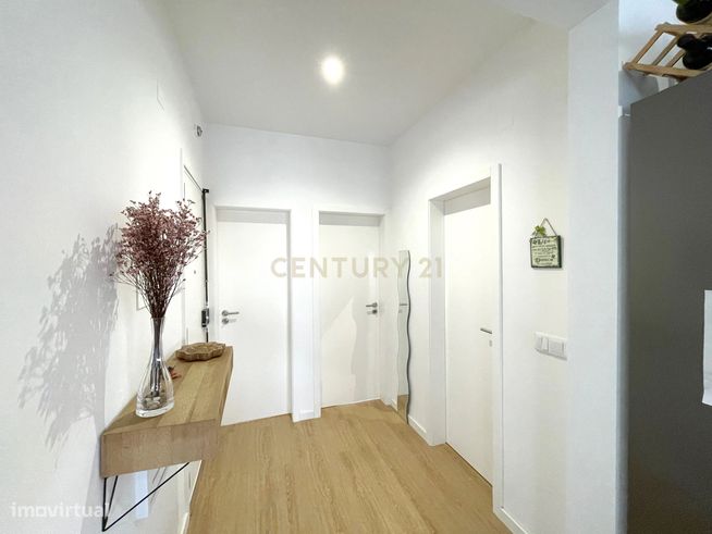 Apartamento T2 renovado em 2023-2