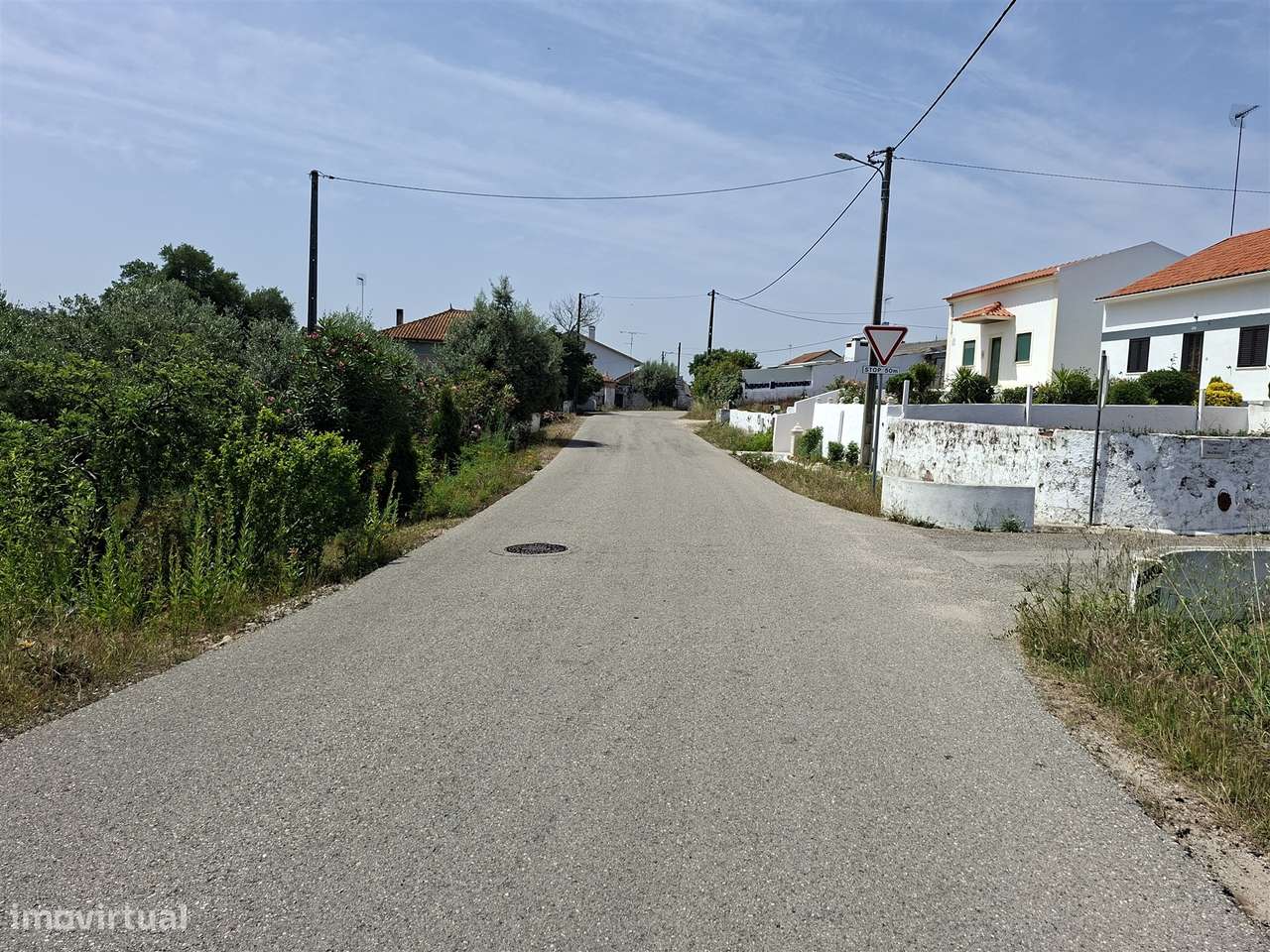 Propriedade Única com 2 Casas para Recuperação e Terreno de 2,6 Hectar-34