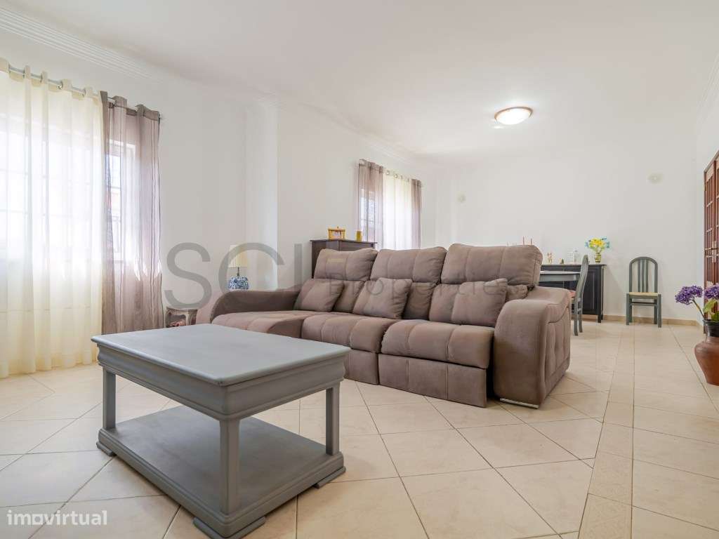 Moradia T5 Independente com Garagem em Fernão Ferro-9