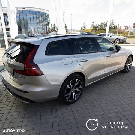 Volvo V60 B4 MHEV AT Plus Dark - 3