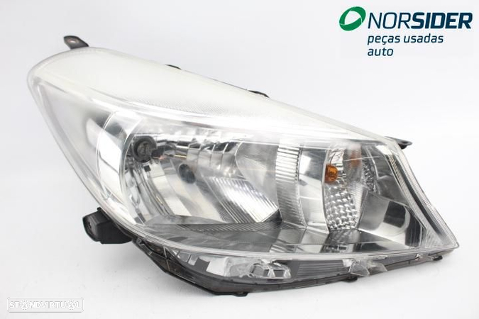 Farol direito Toyota Yaris|11-14 - 2