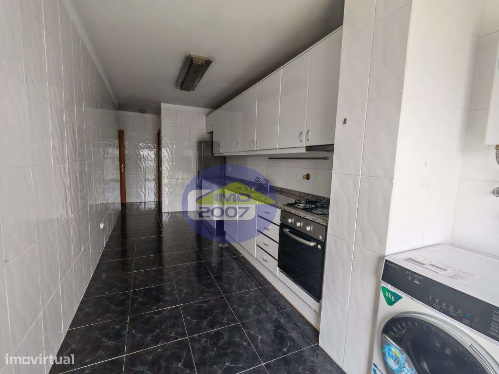 Apartamento T2 com terraço em Canelas-12