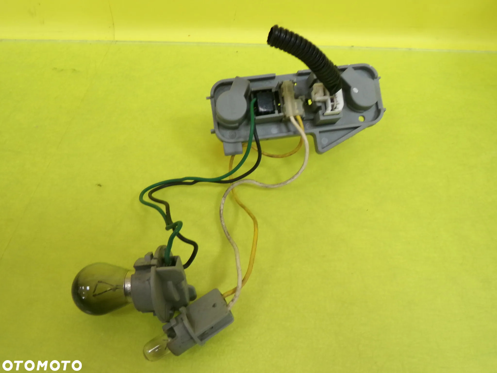 WKŁAD LAMPY TOYOTA YARIS II LEWY TYŁ NR384 - 3