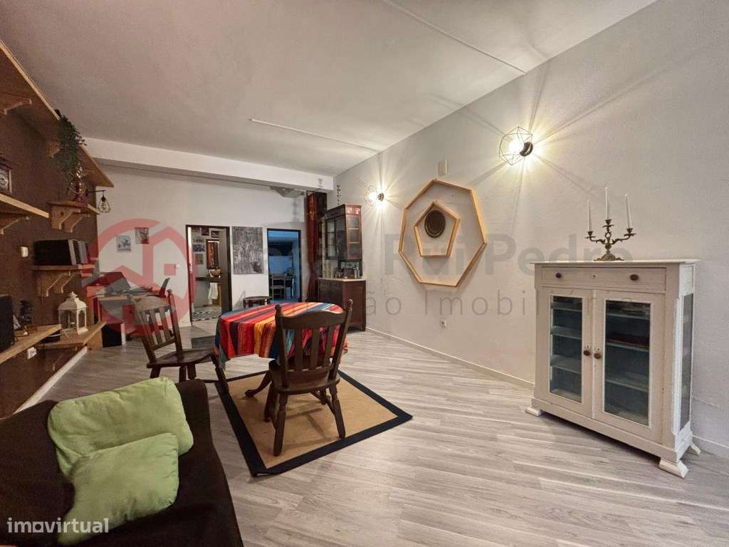 Loja transformada em estúdio, em Almada Velha - Grande imagem: 5/17