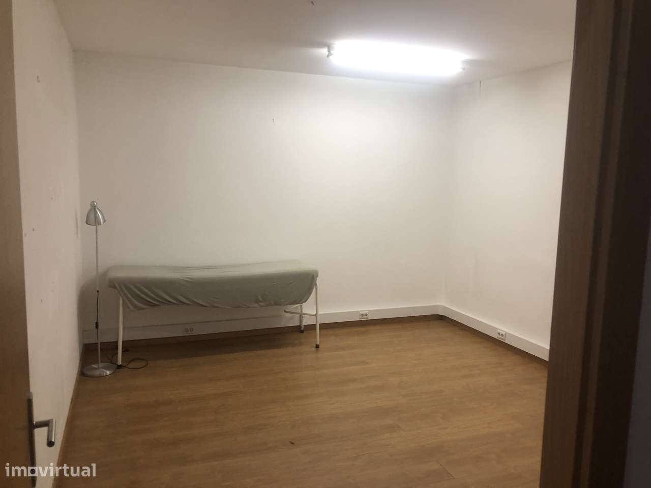 Vende-se LOJA / Escritorio-6