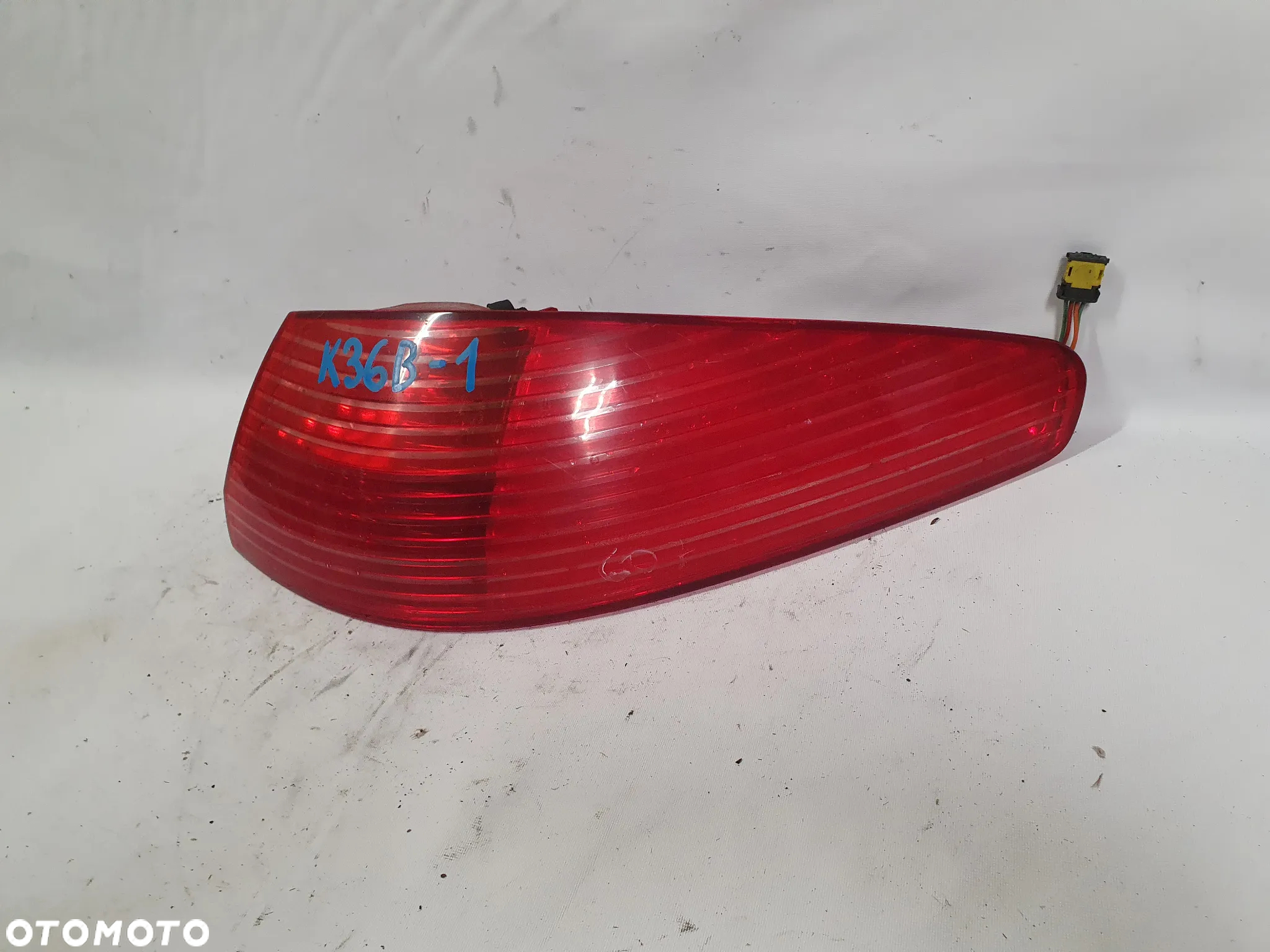 * LAMPA TYLNA PRAWA TYŁ PRAWO PEUGEOT 607 SEDAN - 2