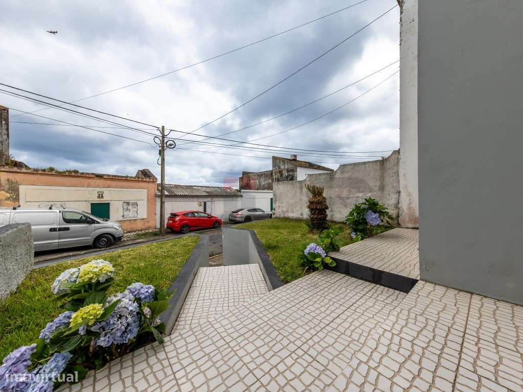 Moradia T4 com Garagem e Quintal nas Calhetas - Ribeira Grande-19