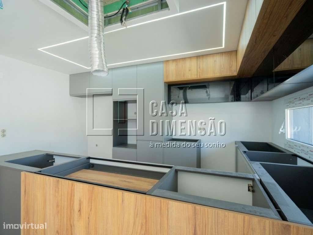 Moradia isolada de tipologia T4 localizada na zona da Charneca da C...-15