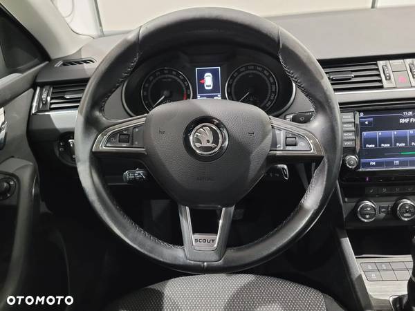 Skoda Octavia Scout 2.0 TDI 4x4 DSG - 11