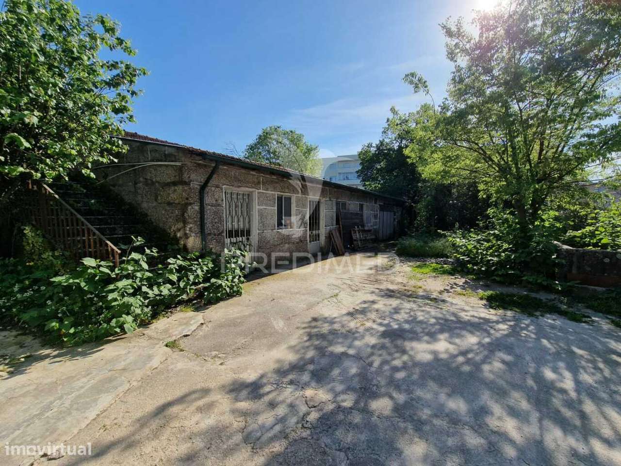 Moradia T4 localizada na vila das Taipas, Guimarães. - Grande imagem: 4/7