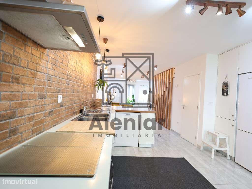 Moradia T3 como nova, no centro de Alhandra-7