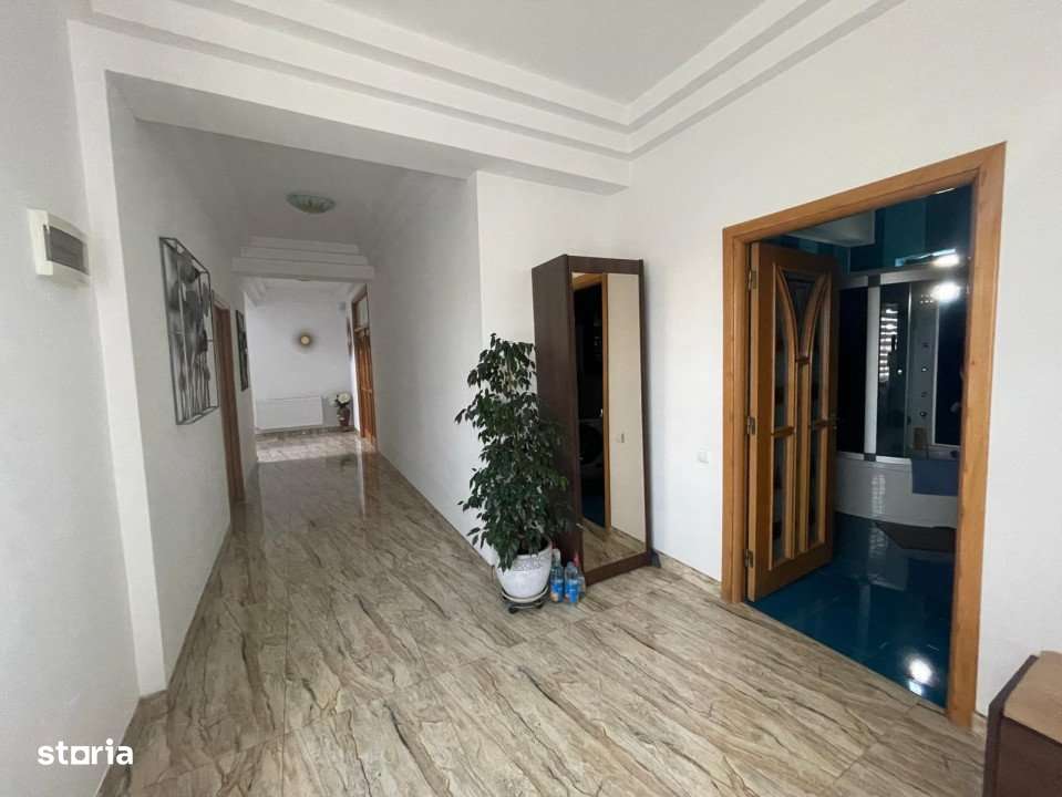 Vila Cu Posbilitate De Investitie - 420 Mp - Antiaeriana - Imagine principală: 5/16