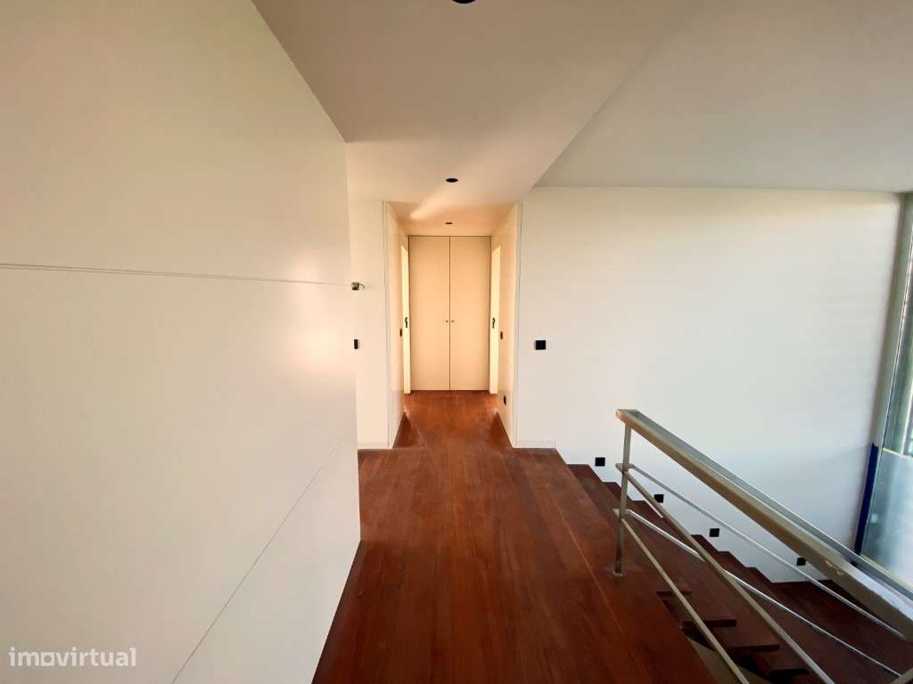 Moradia com elevador no centro da Trofa-19