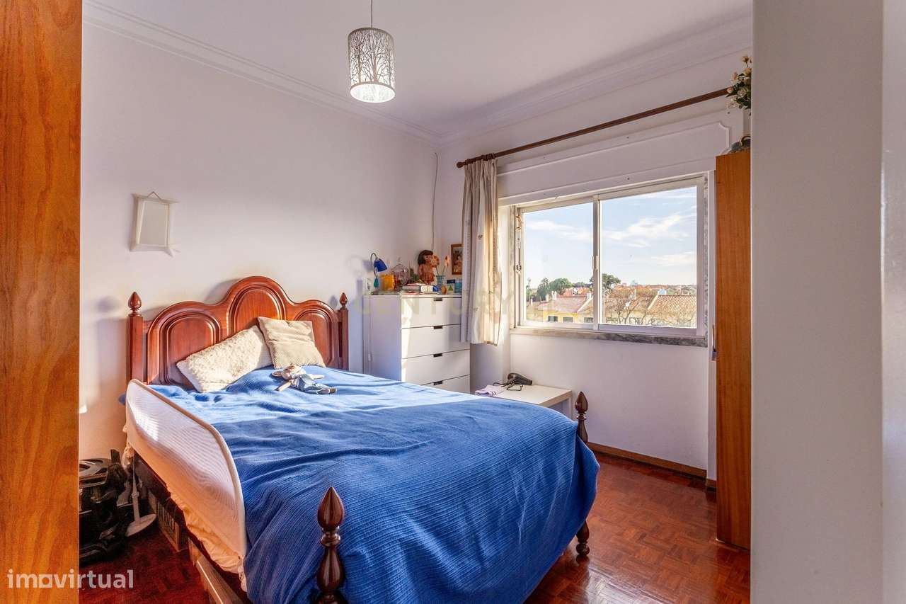 Apartamento T3 com garagem Box em Algueirão Mem Martins-17