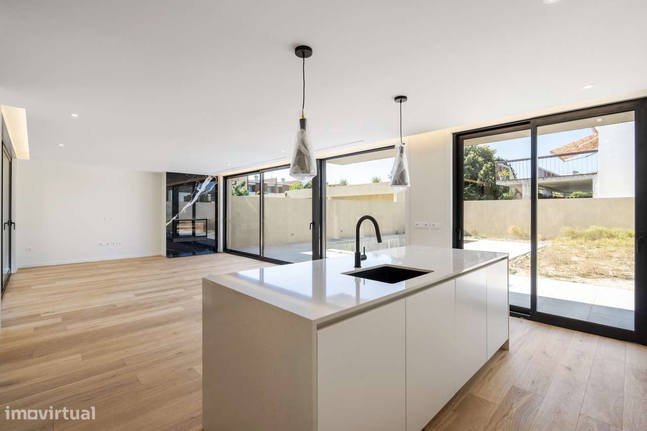 Moradia T3 de Luxo com 3 Suítes, Escritório e Piscina-6