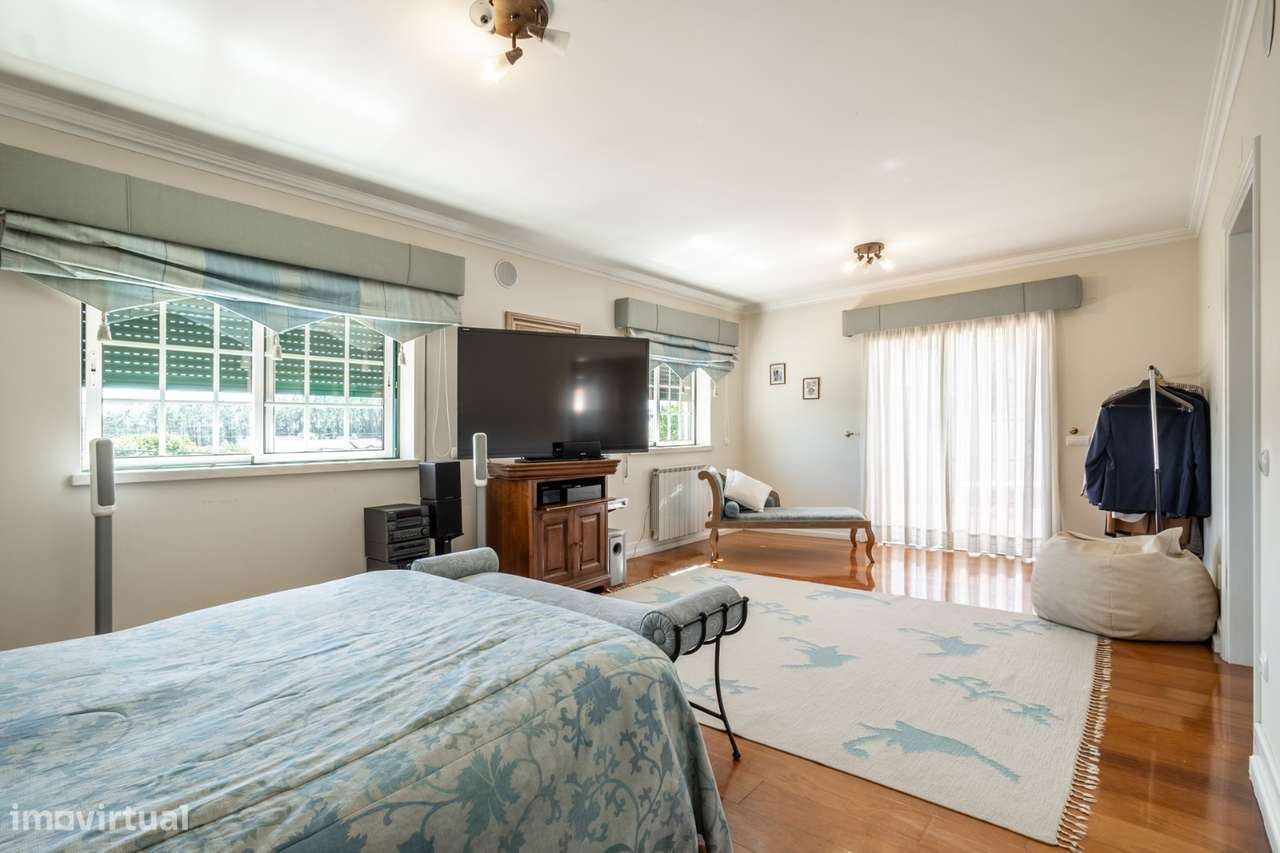 Luxuosa moradia, T5 com piscina e jardim em Pedrulheira-Marinha Grande-8