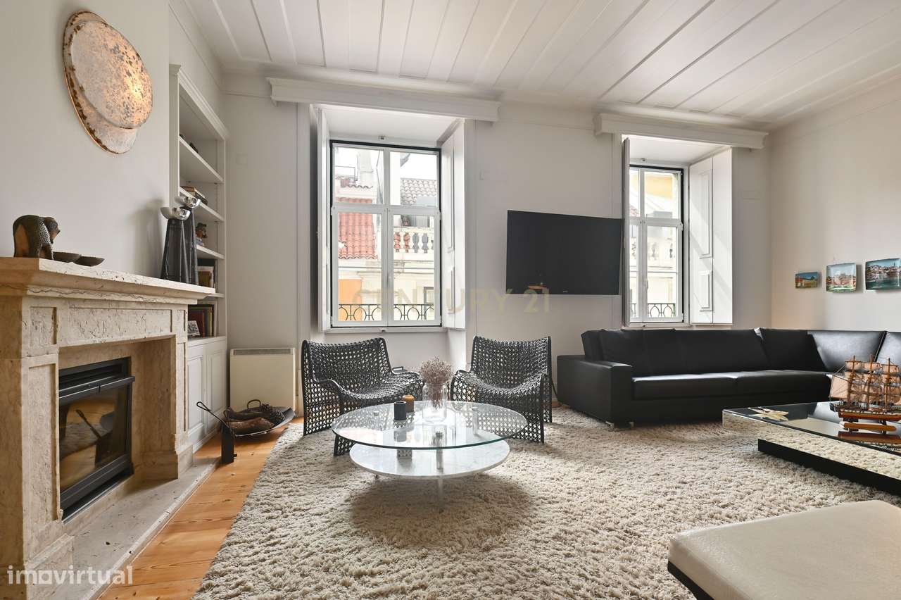 Exclusivo apartamento T4 com estacionamento privado na Baixa, junto ao-5