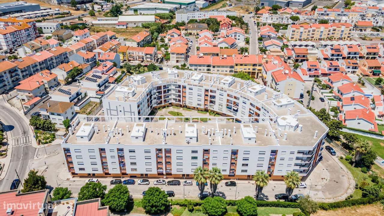 Moderno Apartamento T4 no Carregado em condomínio fechado-38