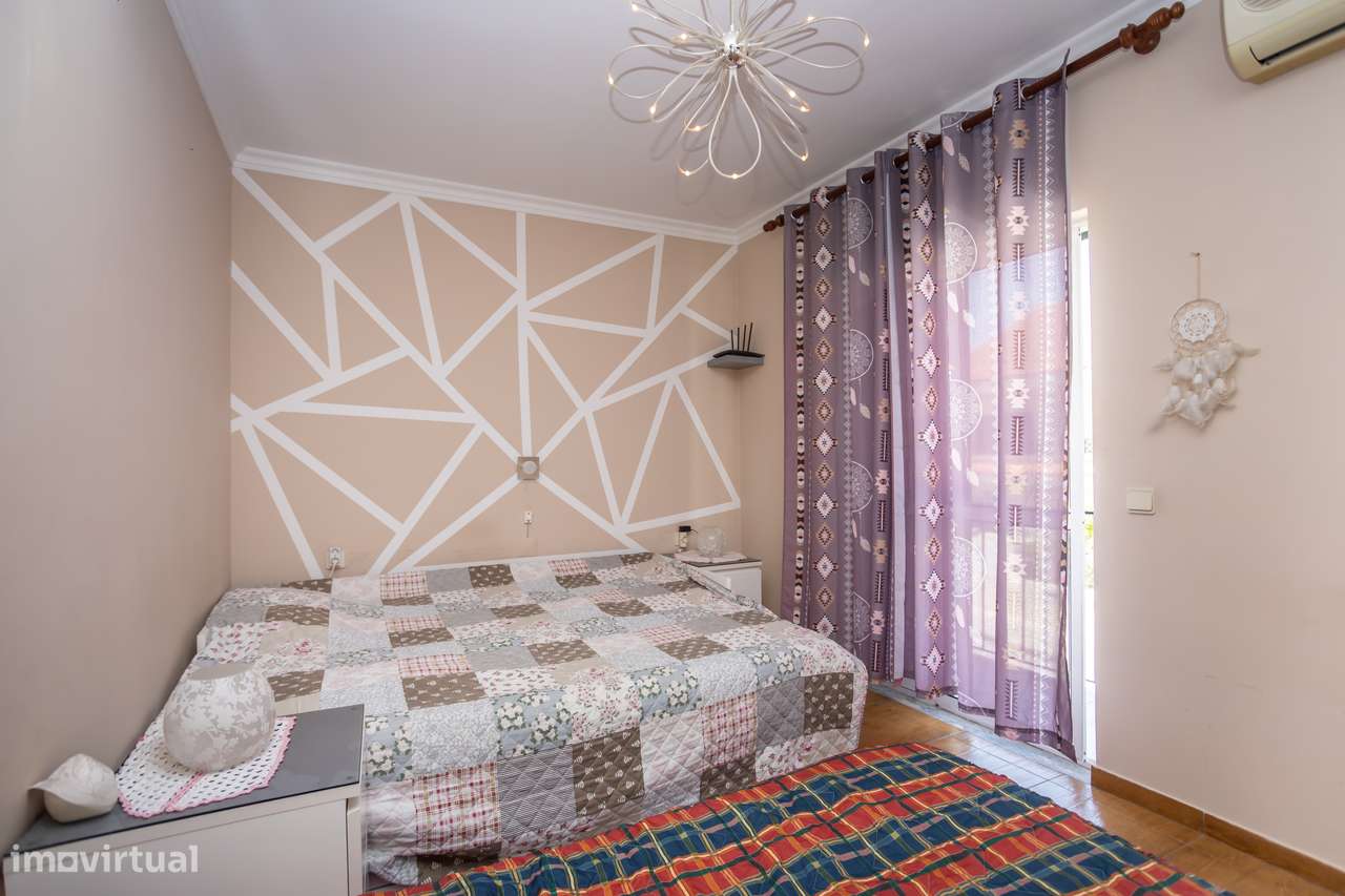 Moradia Geminada com Jardim, Cave e Garagem.-24