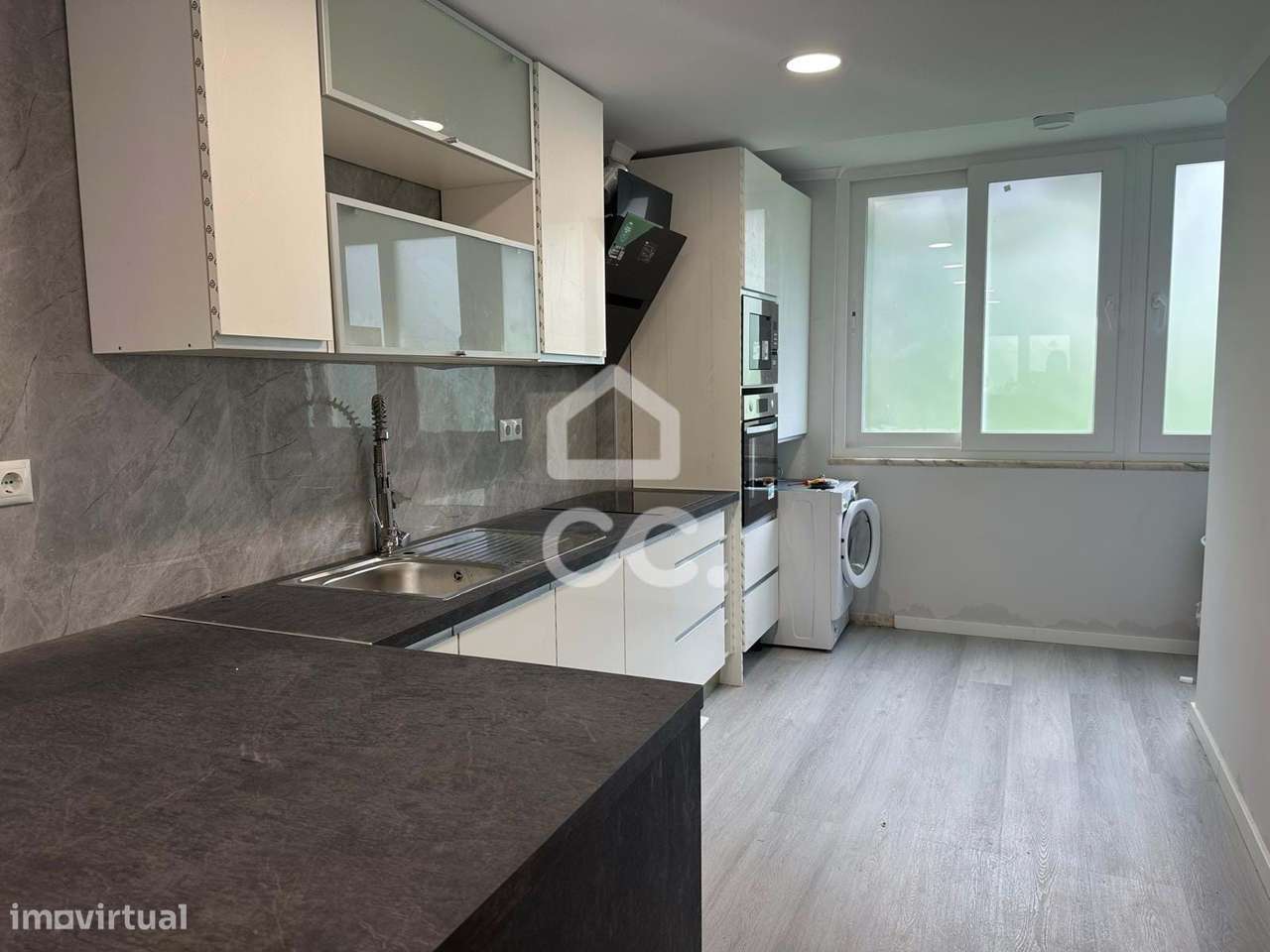 Apartamento T2  totalmente renovado em Benfica-2