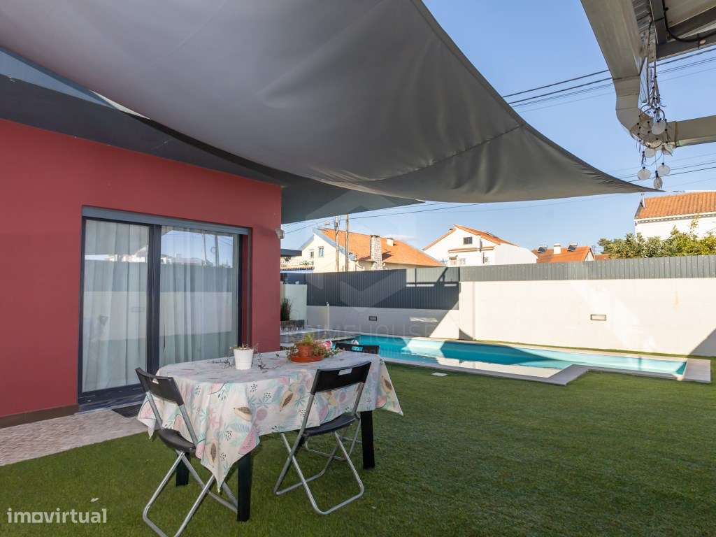 Moradia Isolada T4 com Piscina, Garagem e Acabamentos Premium-9
