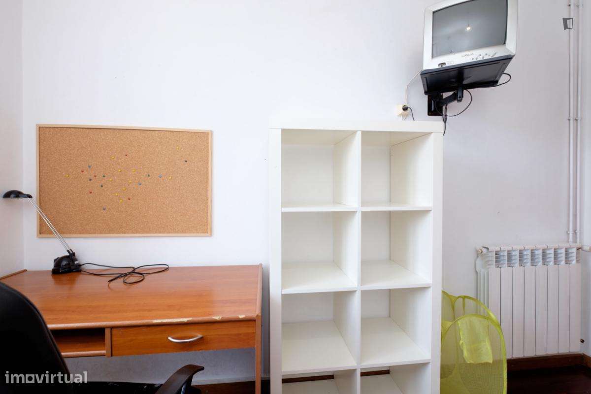 Quarto - localizado em Montes Claros Coimbra - Grande imagem: 3/7