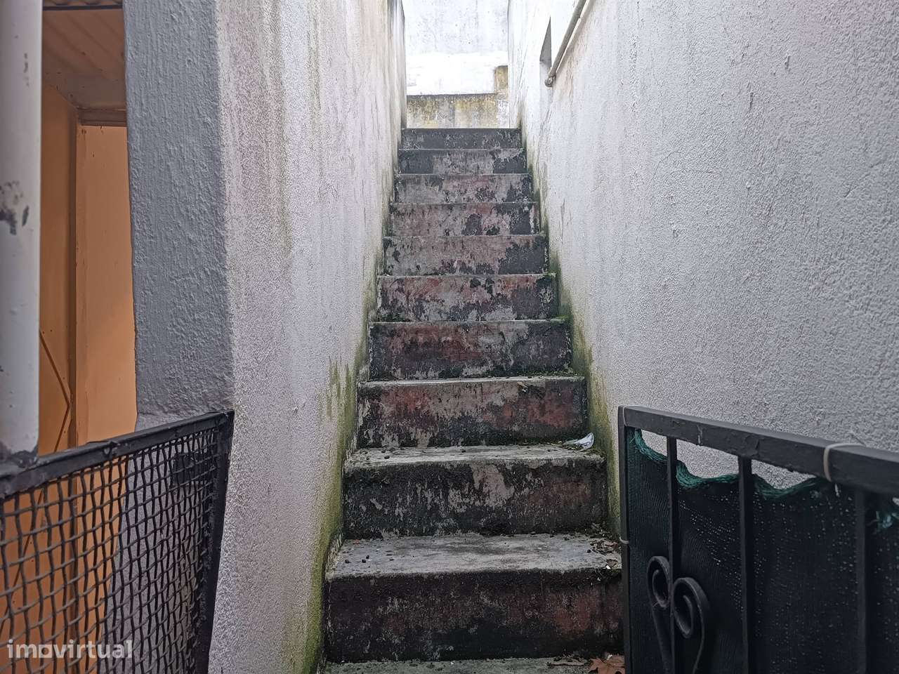 Terreno Urbano de 270m2 com Viabilidade de Construção de 162m2, Vila C-16