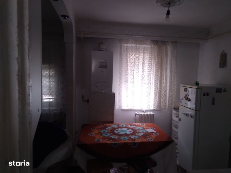 Vând apartament 4 camere în Slatina