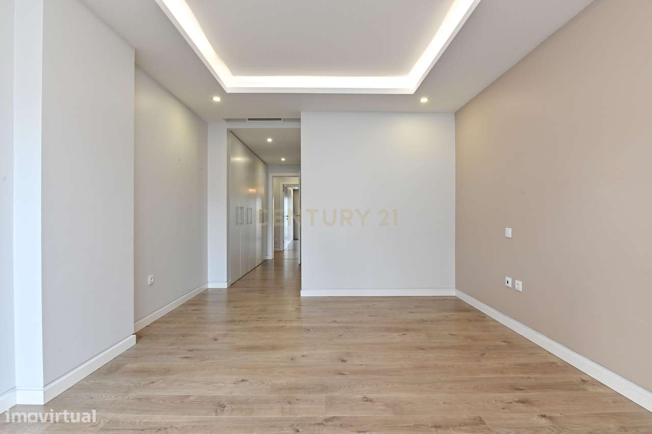 Apartamento T3 de Luxo com Box para 2 Carros — Quinta das Marianas, Pa-21