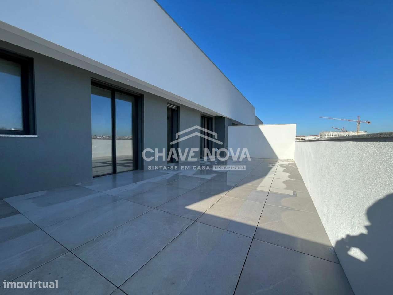 Apartamento T3 Novo Último Piso c/ Garagem Box em Coimbrões - Grande imagem: 2/22