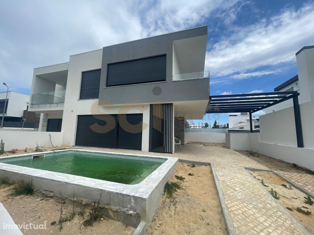 Moradia Nova T4 Geminada Aroeira Garagem e Piscina