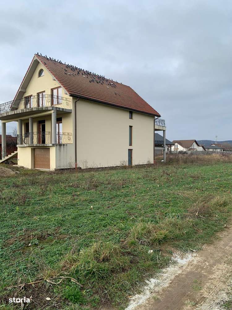 Casa de vânzare în zona suburbană, 4 camere - Imagine principală: 2/9