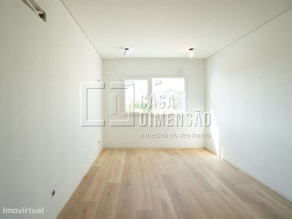 Moradia isolada de tipologia T4 localizada na zona da Charneca da C...-35