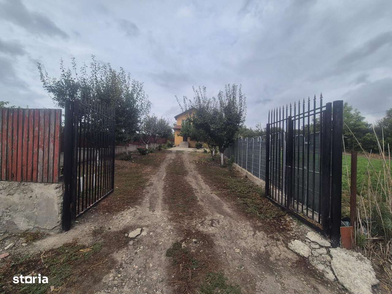 Casa 56 km de Bucuresti- comuna Ileana, loc. Razoarelor - Imagine principală: 2/15