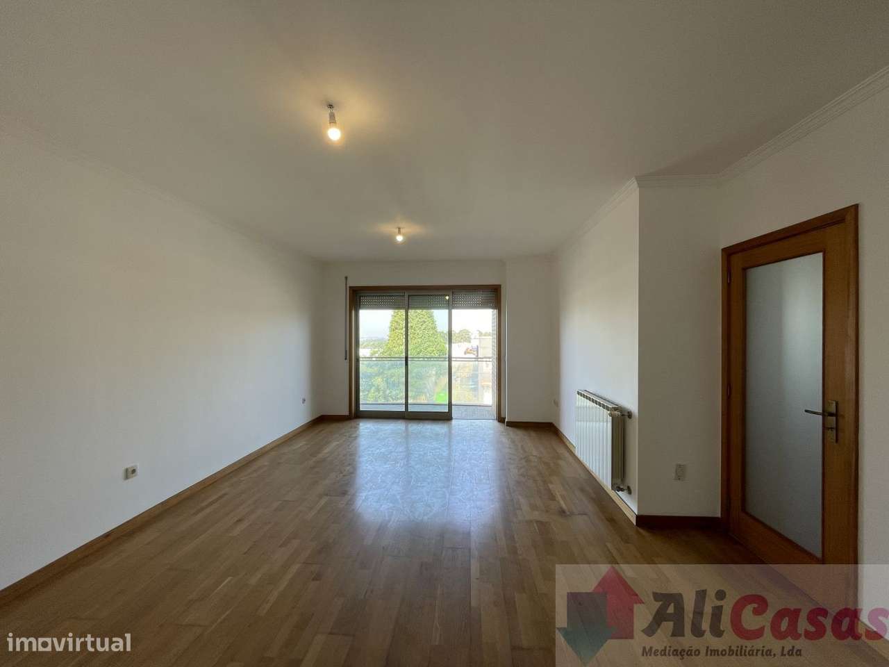 **Excelente Apartamento T2 C/Ampla varanda em Localização Privilegia-0