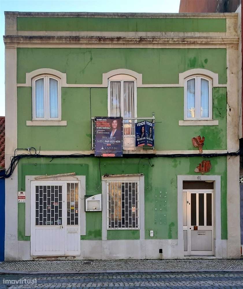 Prédio Misto para Investimento na Avenida dos Pescadores - Montijo-0