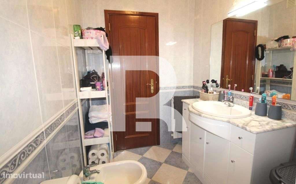 Apartamento T3 c/ Box em Mem Martins-9